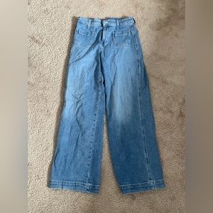 Old Navy Women’s Extra High-Rise Wide Leg Jeans, size 6 medium wash NYW W/O TAGS